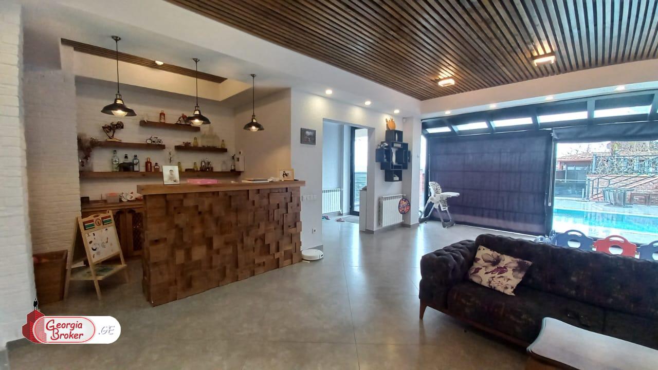 ქირავდება ახალი გარემონტებული 14 ოთახიანი სახლი თბილისის შემოგარენში